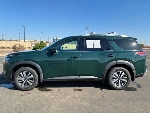 Certified 2023 Nissan Pathfinder SL FWD image 3
