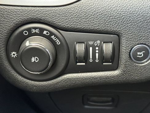 Used 2016 Jeep Cherokee Overland image 31