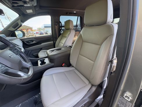 Used 2023 Chevrolet Tahoe Z71 w/ Luxury Package image 16