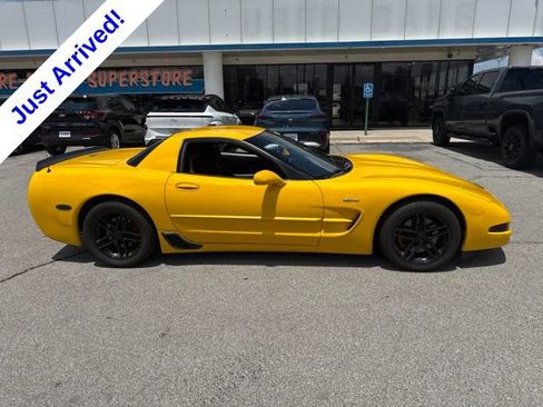 Used 2002 Chevrolet Corvette Z06 w/ Memory Pkg RWD image 2