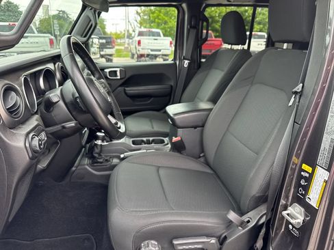 Certified 2022 Jeep Gladiator Sport AWD/4WD image 10