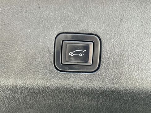 Used 2023 Chevrolet Tahoe Premier AWD/4WD image 12