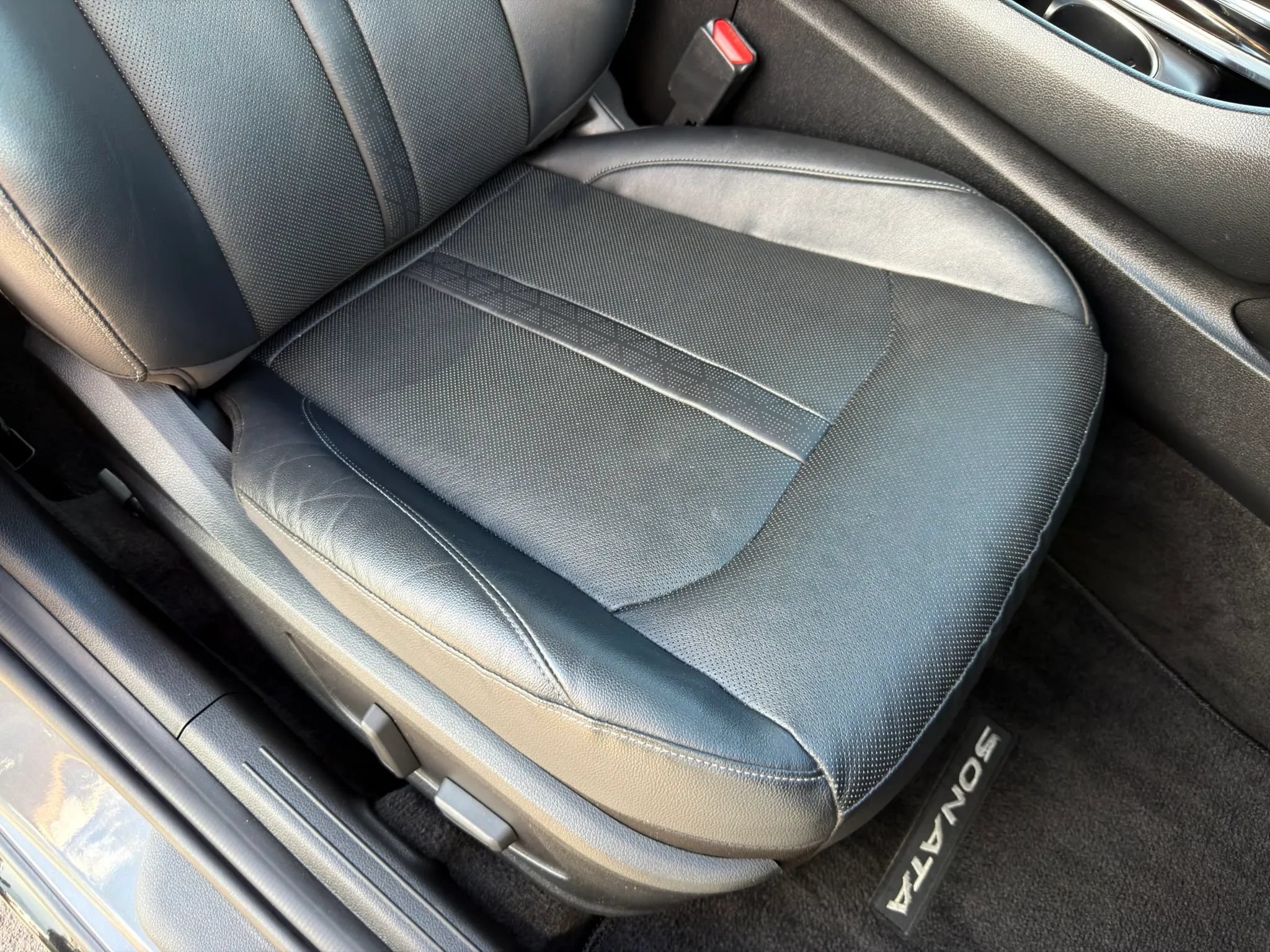 Used 2022 Hyundai Sonata Limited w/ Cargo Package FWD image 10