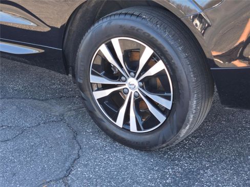 Used 2023 Volvo XC60 B5 Core image 18