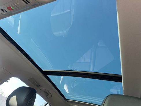 Used 2023 Volkswagen Tiguan SE image 18