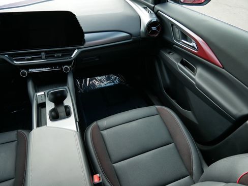 Used 2024 Chevrolet Equinox EV RS image 9