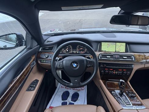 Used 2014 BMW 750Li xDrive image 19