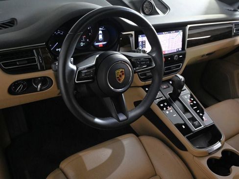Certified 2023 Porsche Macan AWD/4WD image 4