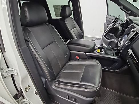 Used 2018 Nissan Titan SL w/ Midnight Edition image 39