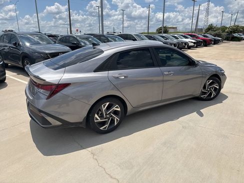 Used 2025 Hyundai Elantra Sport FWD image 9