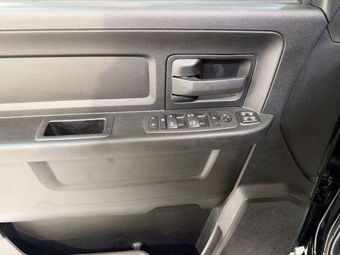 Used 2024 RAM 2500 Tradesman w/ Chrome Appearance Group image 12