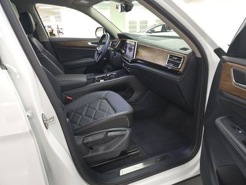 Used 2025 Volkswagen Atlas SE FWD image 5