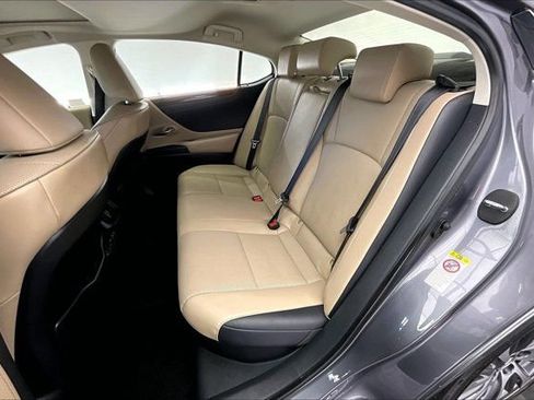 Used 2019 Lexus ES 300h w/ Premium Package FWD image 17