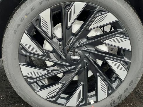 New 2026 Lincoln Nautilus Reserve w/ Jet Appearance Package image 5