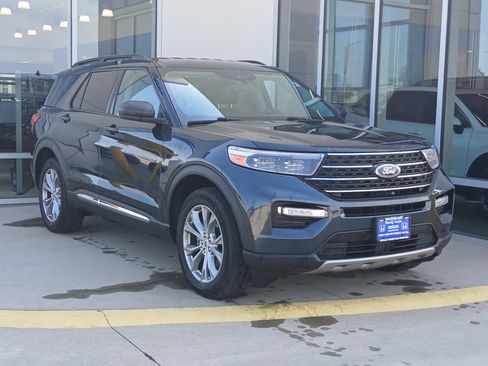 Used 2022 Ford Explorer XLT w/ Equipment Group 202A AWD/4WD image 5