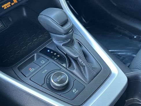 Certified 2022 Toyota RAV4 LE image 26