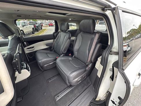 Used 2022 Kia Carnival SX Prestige FWD image 16