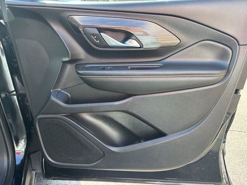 Used 2024 GMC Terrain SLT image 27