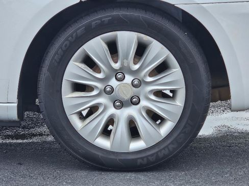 Used 2013 Chrysler 200 LX FWD image 28
