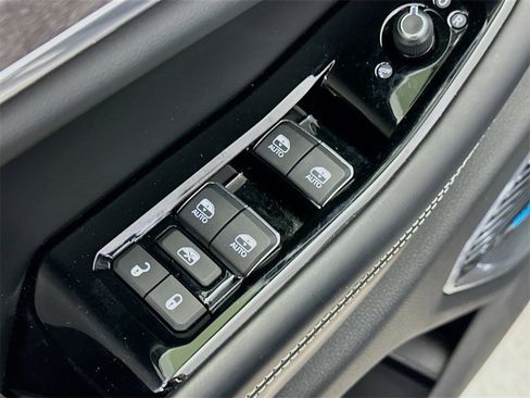 Used 2022 Jeep Grand Cherokee Overland w/ Adv Protech Group III image 20