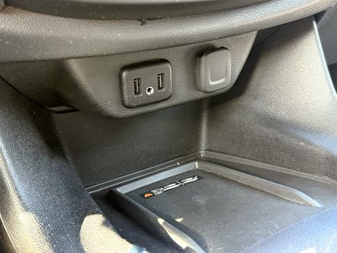 Used 2023 Chevrolet Traverse LT image 20