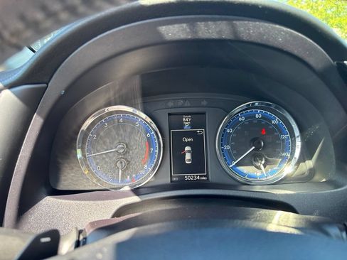 Used 2018 Toyota Corolla SE FWD image 8