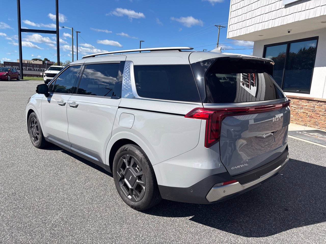Used 2025 Kia Carnival SX FWD image 7