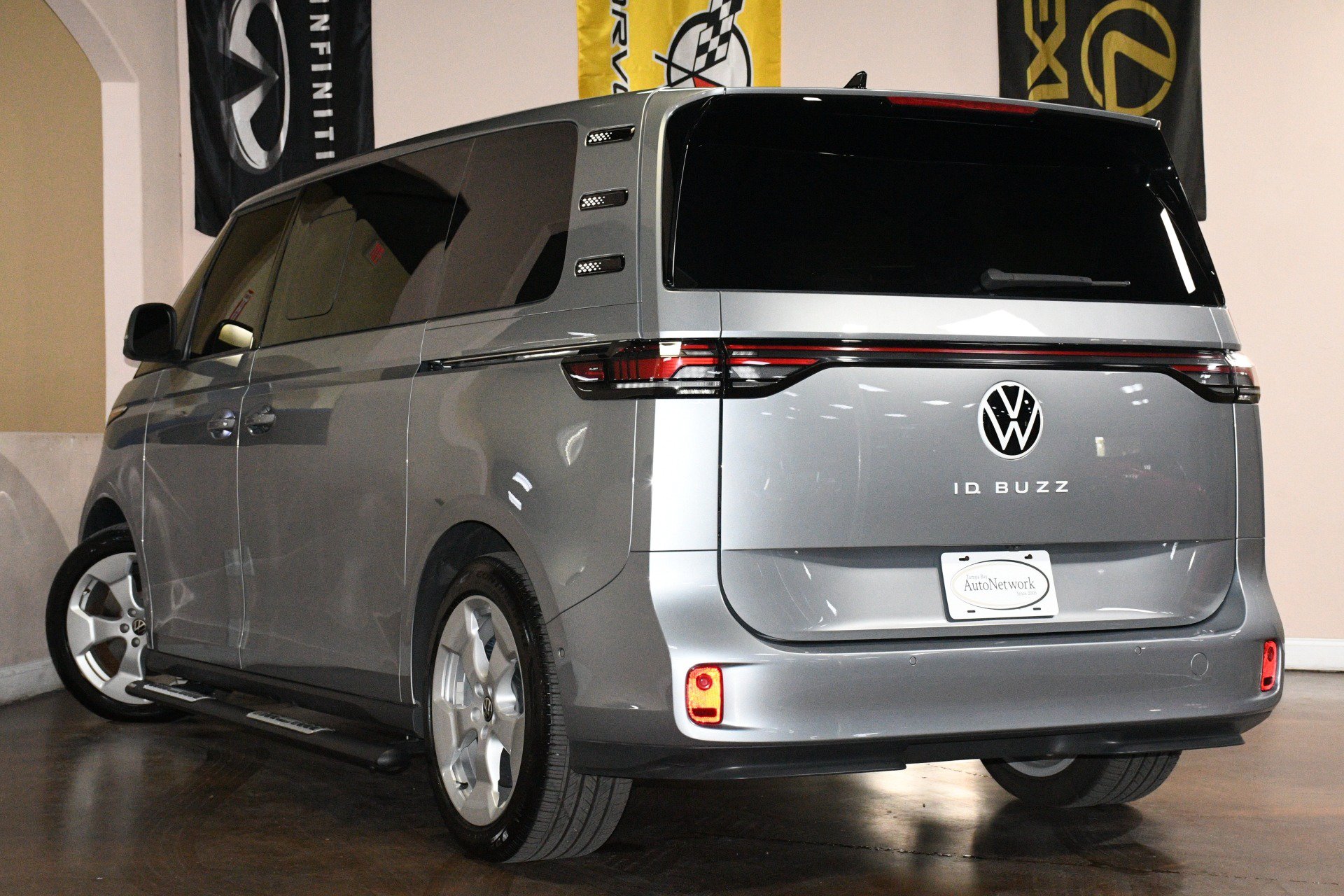 Used 2025 Volkswagen ID. Buzz Pro S RWD image 6