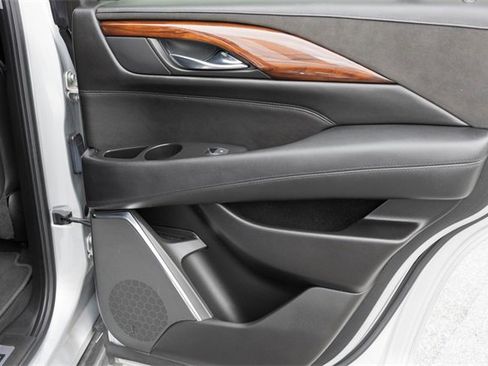 Used 2015 Cadillac Escalade Luxury image 19