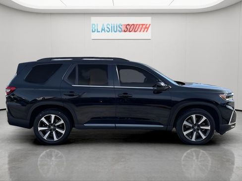 Used 2023 Honda Pilot Touring image 2