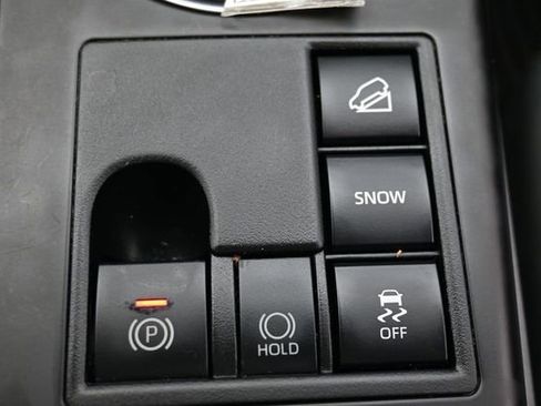 Used 2024 Toyota Highlander XLE AWD/4WD image 24
