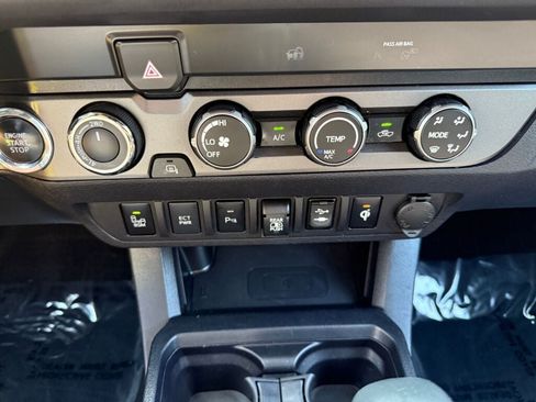 Used 2019 Toyota Tacoma TRD Sport w/ Technology Package AWD/4WD image 19