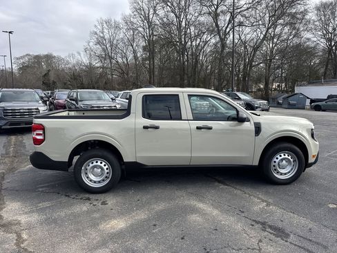 New 2025 Ford Maverick XL image 8