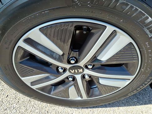 Used 2020 Kia Niro EX Premium FWD image 11