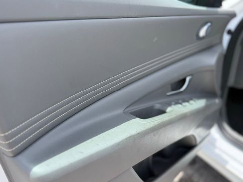 Used 2025 Hyundai Elantra SEL FWD image 9