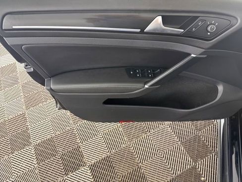 Used 2018 Volkswagen Golf R 4-Door AWD/4WD image 18