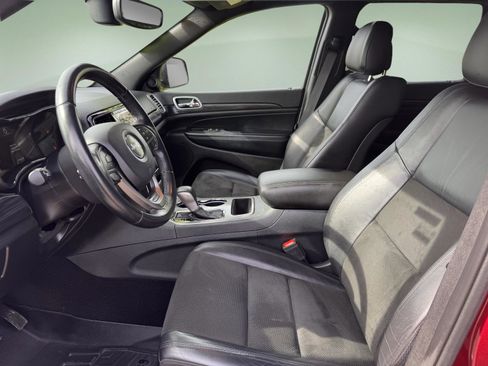 Used 2019 Jeep Grand Cherokee Laredo w/ Laredo X Package AWD/4WD image 9