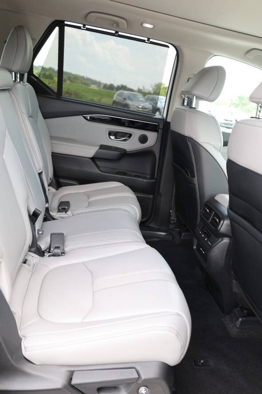 Used 2025 Honda Pilot Touring image 16