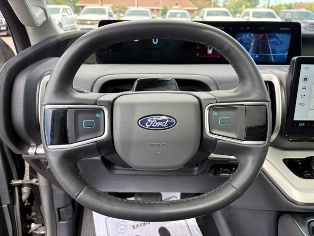 Certified 2025 Ford Expedition Active AWD/4WD image 24