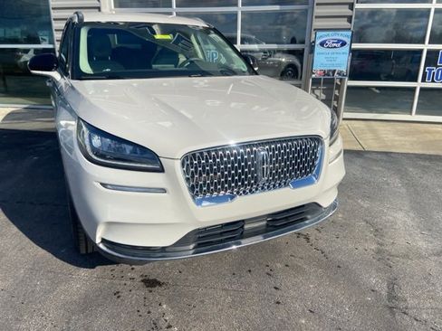 Used 2022 Lincoln Corsair AWD w/ Equipment Group 101A image 5