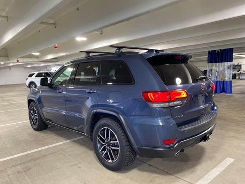 Used 2021 Jeep Grand Cherokee Trailhawk w/ Trailhawk Luxury Group AWD/4WD image 3