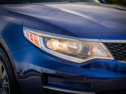 Used 2018 Kia Optima LX image 10