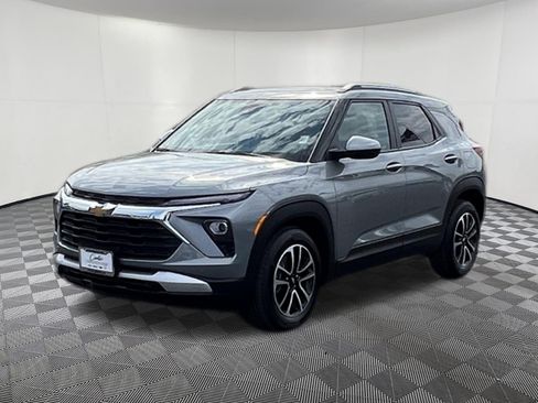 Used 2026 Chevrolet TrailBlazer LT w/ Convenience Package FWD image 3