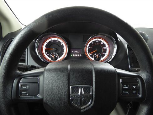 Used 2016 Dodge Grand Caravan SXT image 11