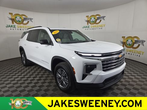 Certified 2025 Chevrolet Traverse LT w/ Driver Confidence Package image 1