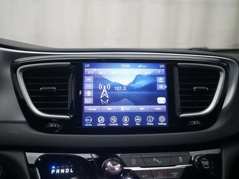 Used 2020 Chrysler Pacifica Touring-L Plus w/ S Appearance Package FWD image 6