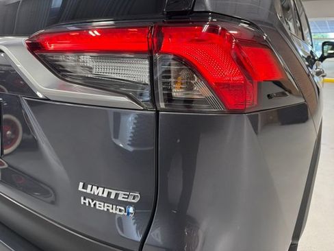 Used 2019 Toyota RAV4 Limited w/ Carpet Mat Package AWD/4WD image 37