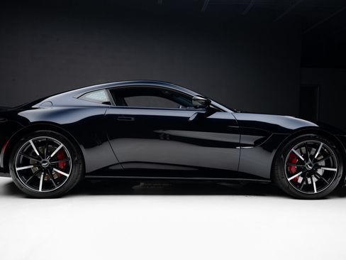 Used 2023 Aston Martin V8 Vantage Coupe RWD image 33