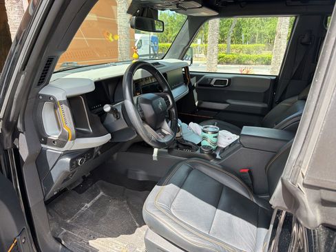 Used 2022 Ford Bronco Badlands AWD/4WD image 3