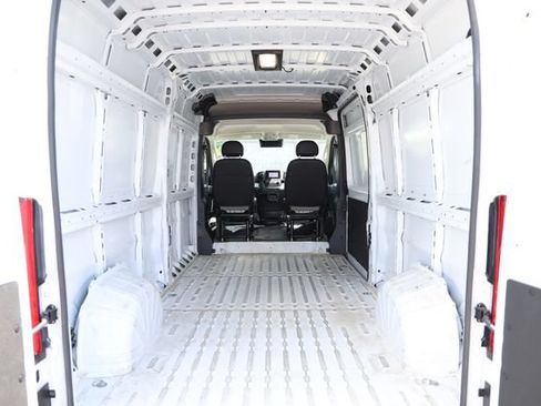 Used 2025 RAM ProMaster 2500 w/ Convenience Group FWD image 8